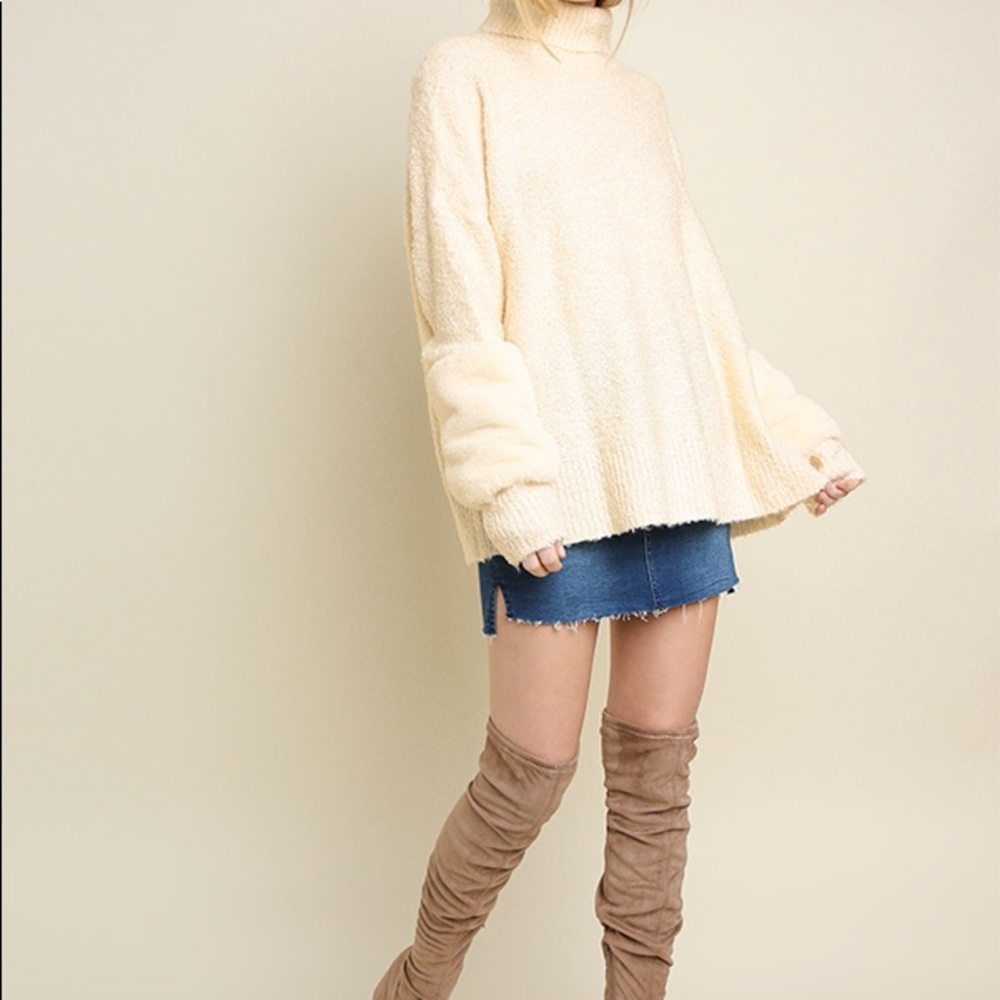 Umgee cream turtleneck pullover sweater NWT